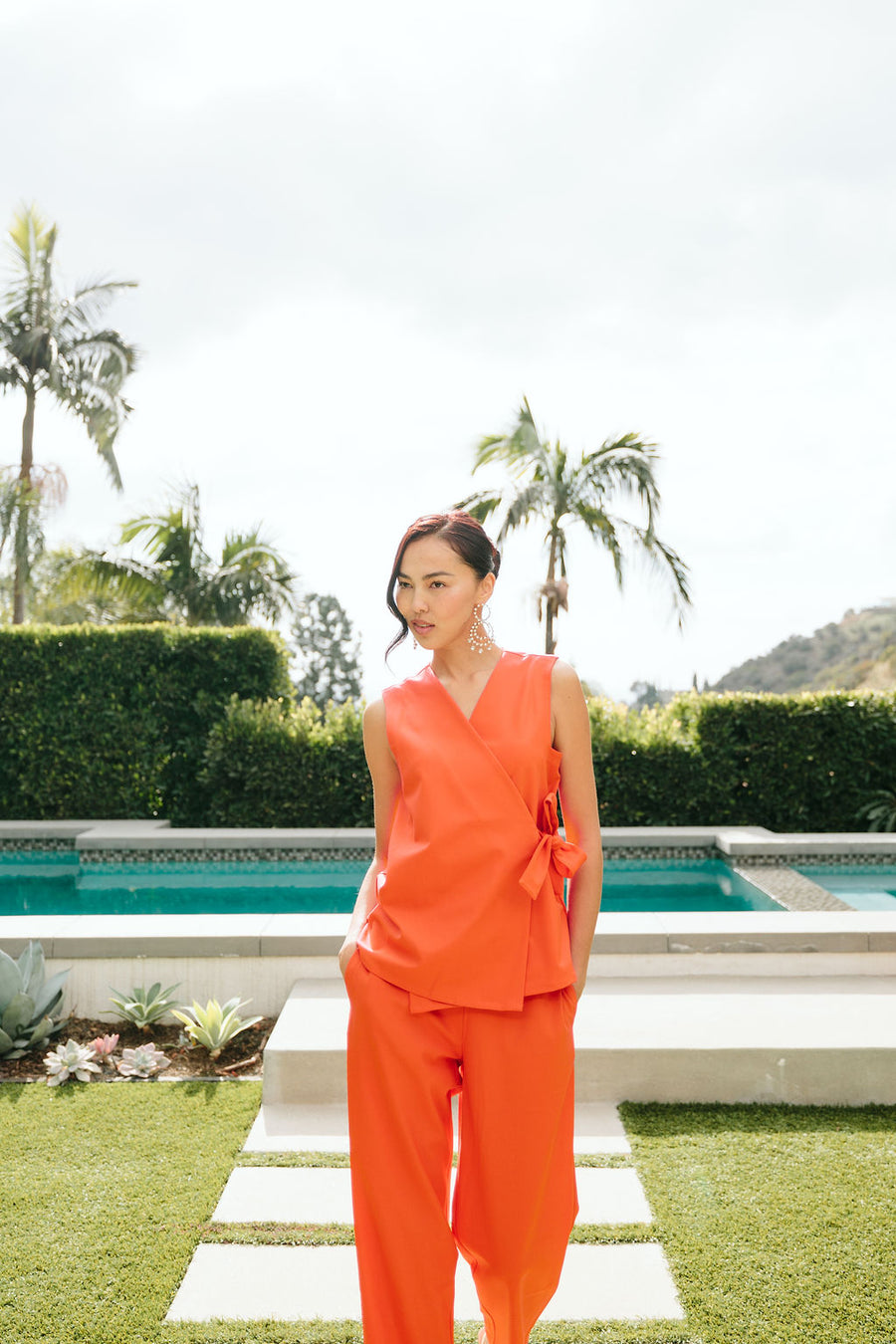 SLEEVELESS CORAL SIDE TIE SET